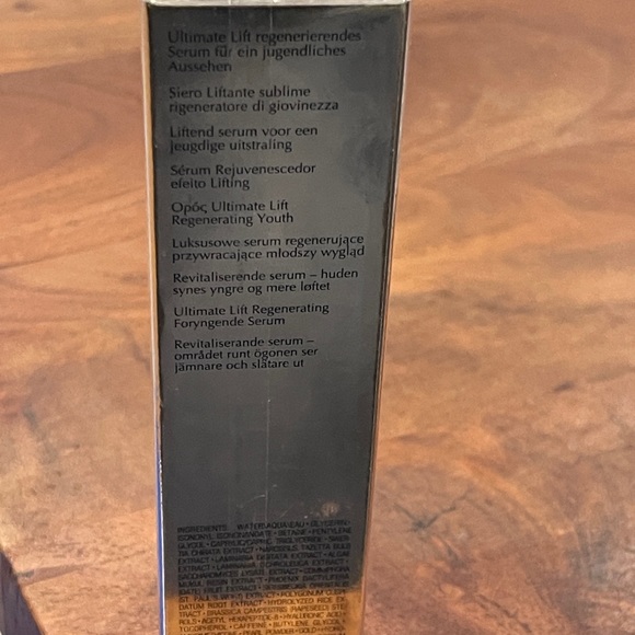 Estée Lauder - Picture 4 of 7